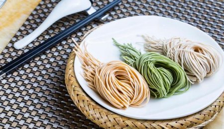 從“瀕臨倒閉”到“日銷千碗”，一臺機器如何拯救一家社區面館？